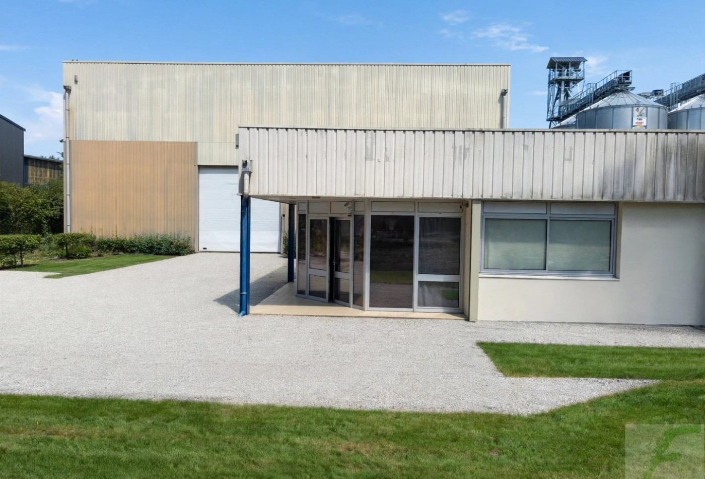 vente Local industriel Lumbin - Photo 1