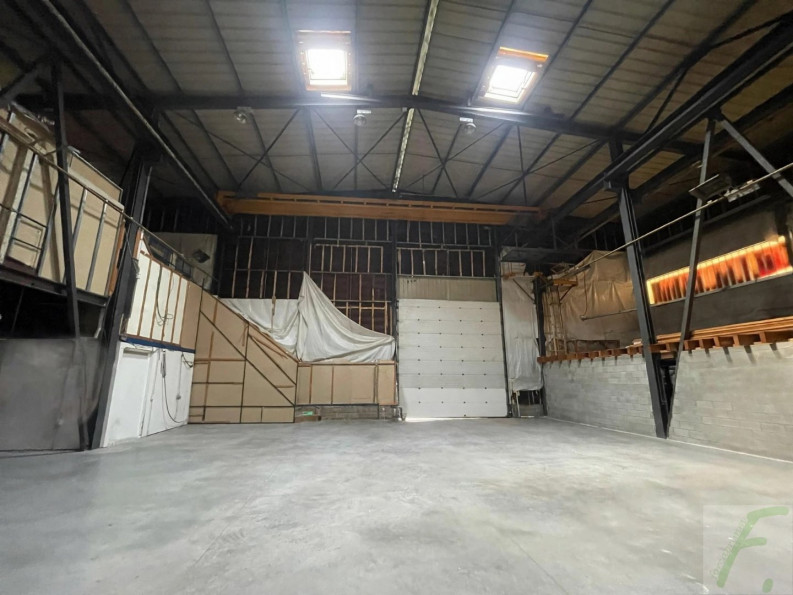 vente Local industriel Lumbin - Photo 1