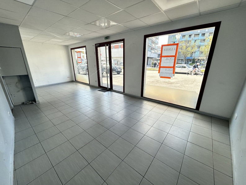 vente Local commercial Meythet - Photo 2
