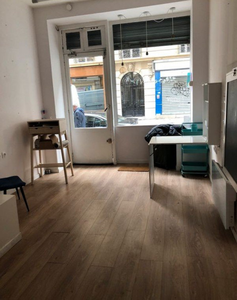 location Local commercial Paris 18eme Arrondissement - Photo 2