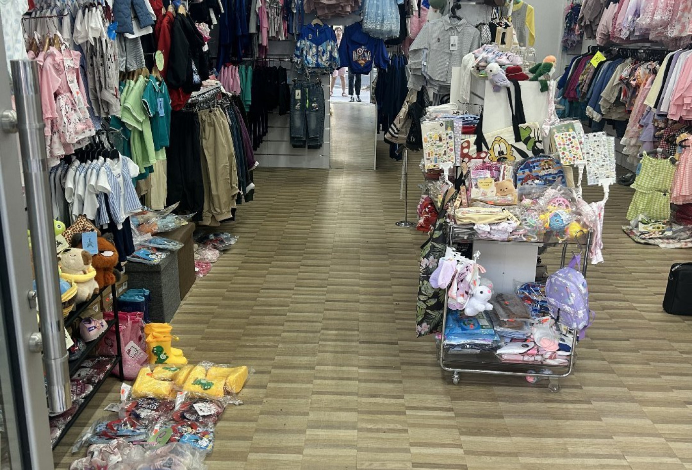 vente Prêt à porter Paris 19eme Arrondissement - Photo 2