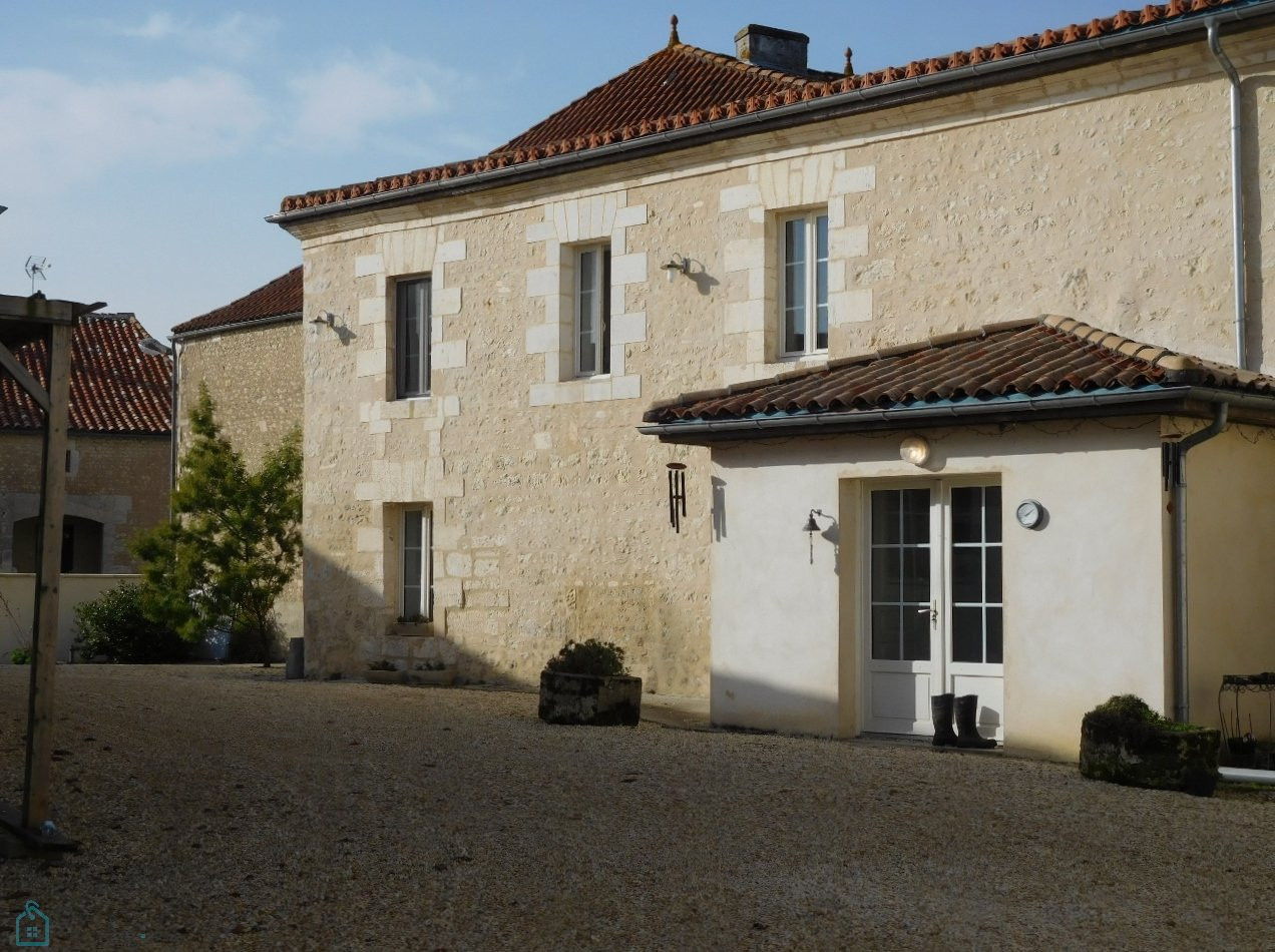 vente Maison de village Berneuil - Photo 1