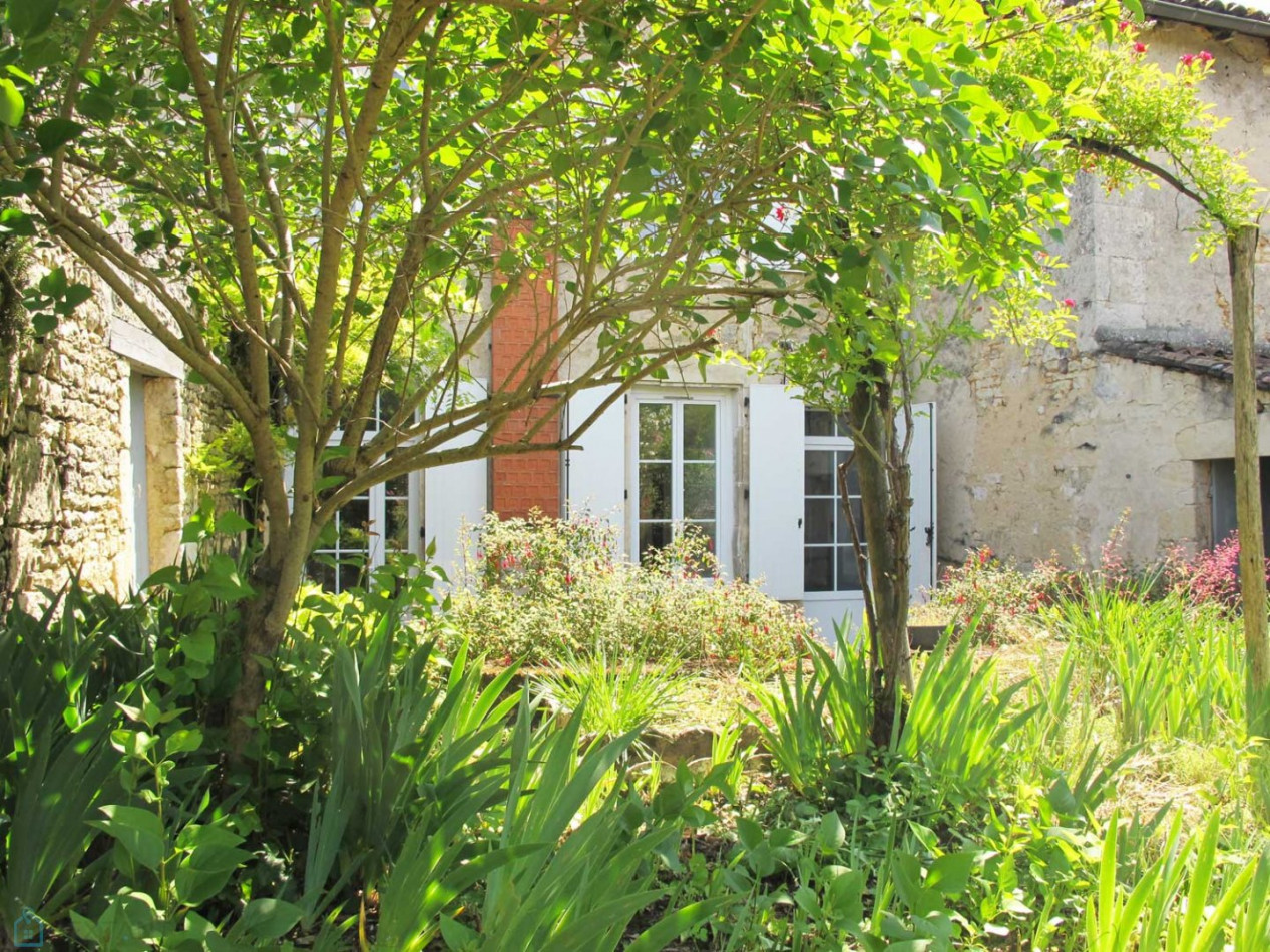 vente Maison de ville Ruffec - Photo 1