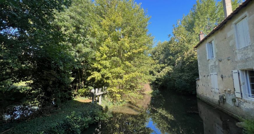 vente Propriété pied dans l'eau Saint Maixent L'ecole