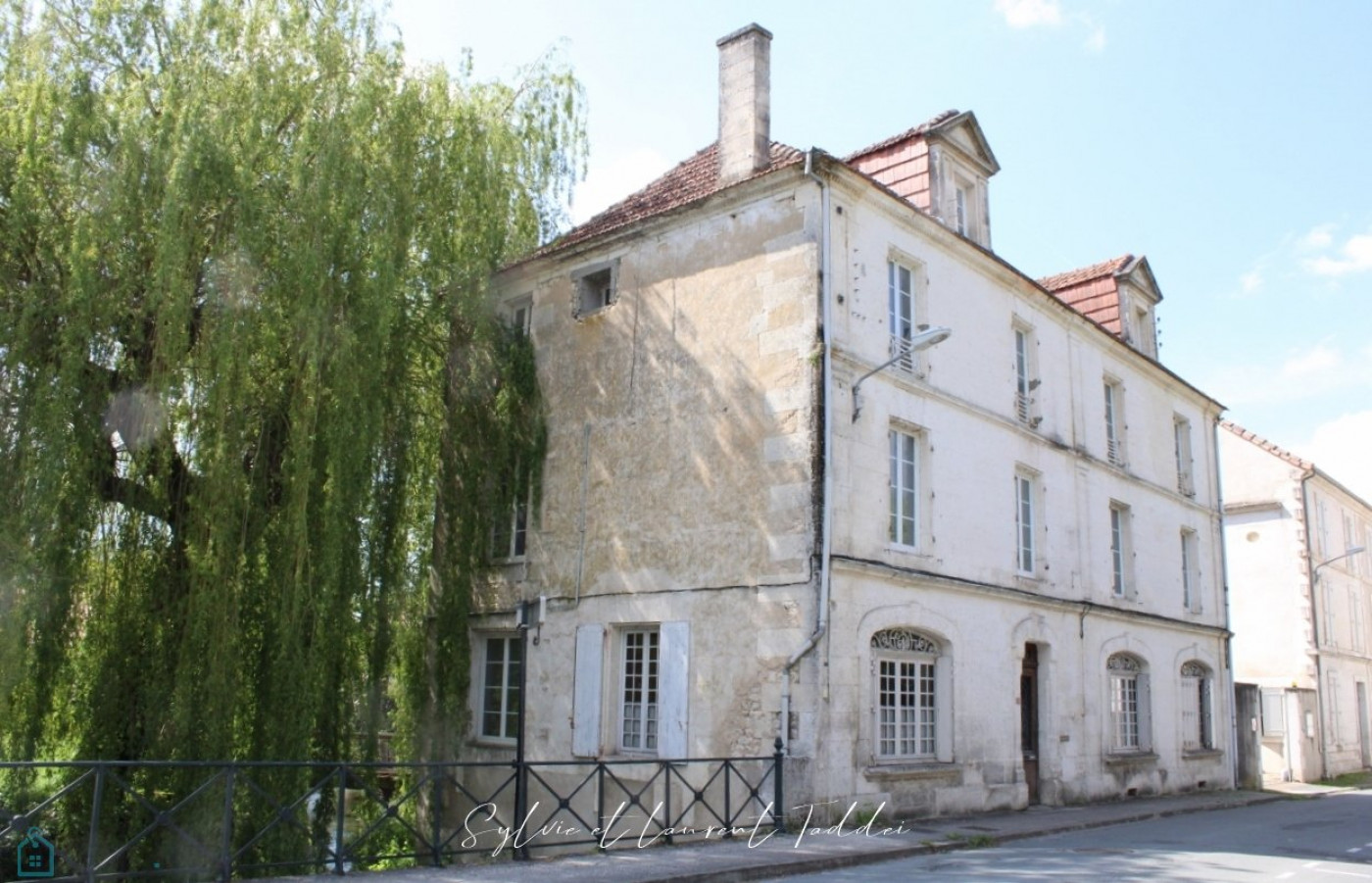 Vente Maison 330m² 17 Pièces à Barbezieux-Saint-Hilaire (16300) - Sextant Properties