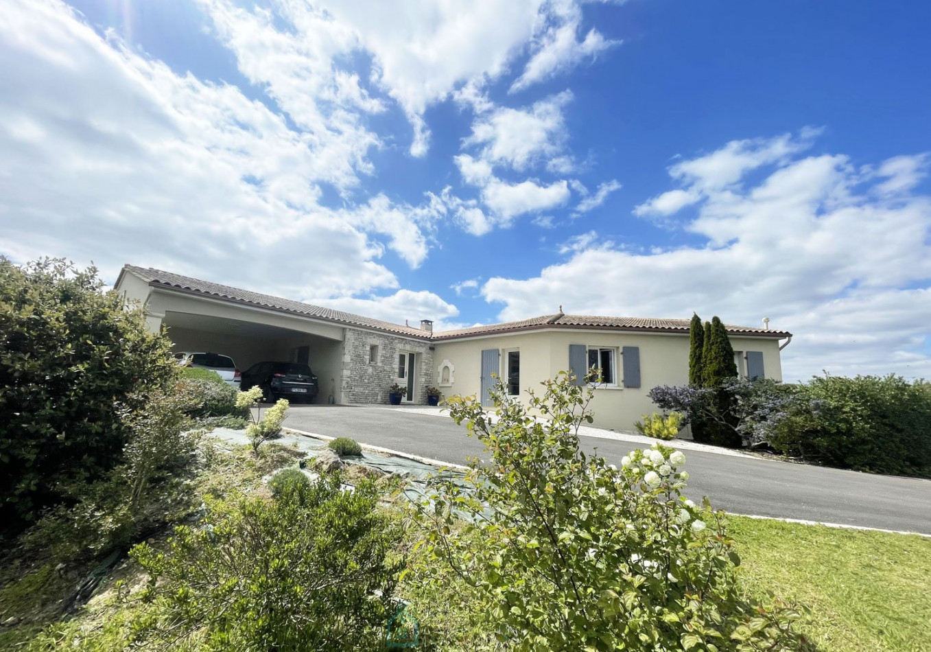vente Maison individuelle Voeuil Et Giget - Photo 1
