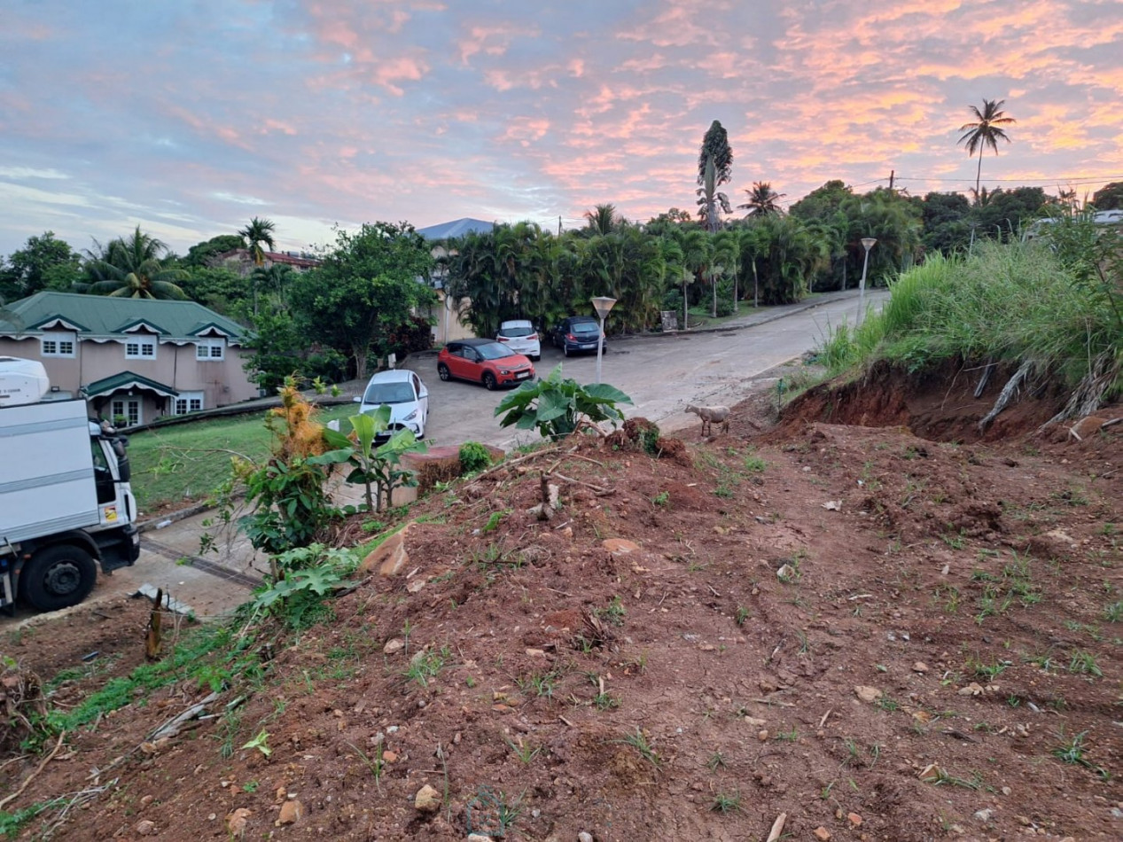 vente Terrain commercial Saint Esprit - Photo 5