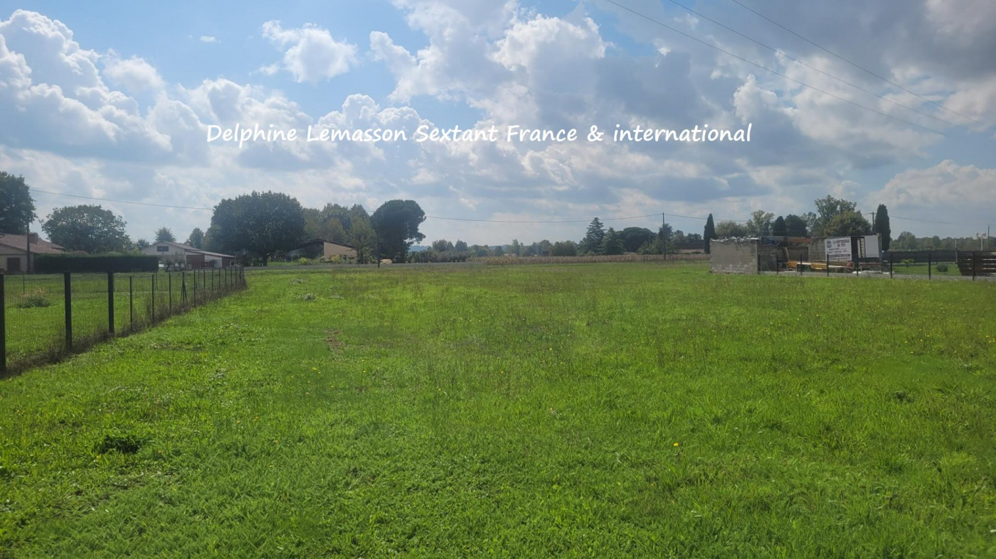 vente Terrain constructible Saint Pierre D'eyraud - Photo 1