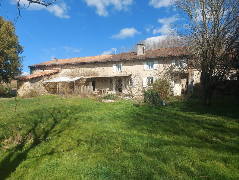 vente Propriété Saint Barthelemy De Bussiere - Photo 1