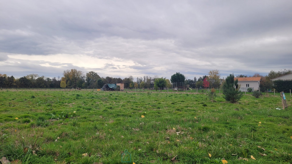 vente Terrain constructible Saint Pierre D'eyraud - Photo 1