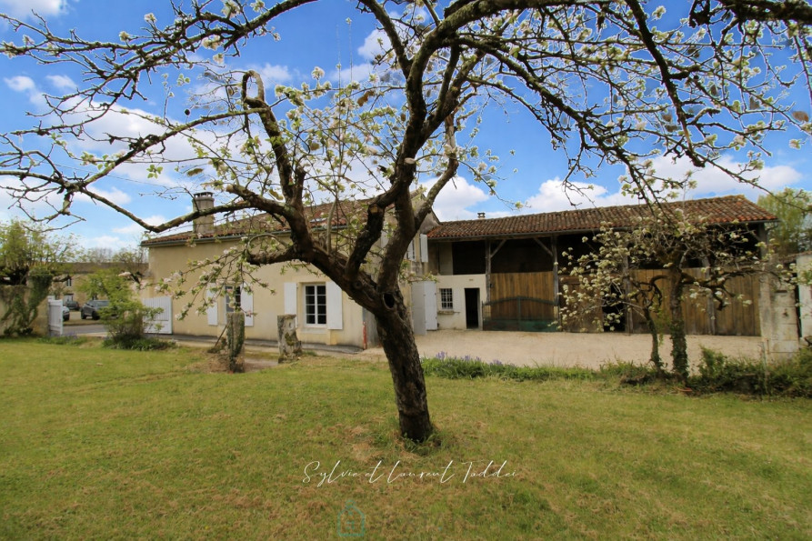 vente Maison en pierre Barbezieux Saint Hilaire - Photo 1