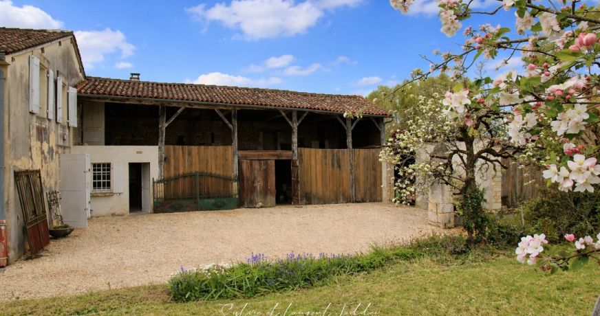 vente Maison en pierre Barbezieux Saint Hilaire