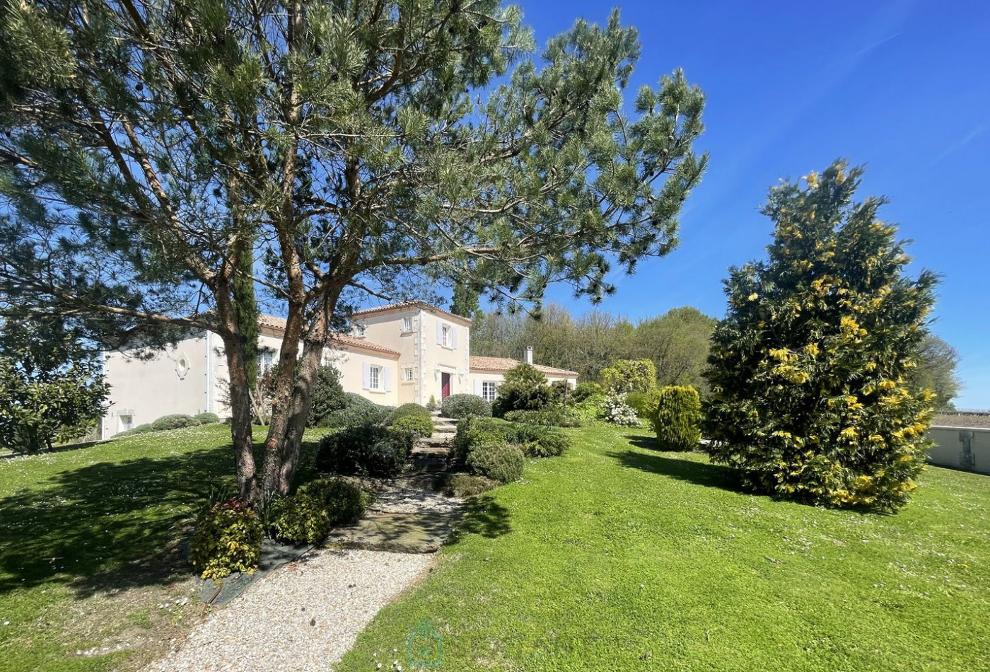 vente Villa Barbezieux Saint Hilaire - Photo 1
