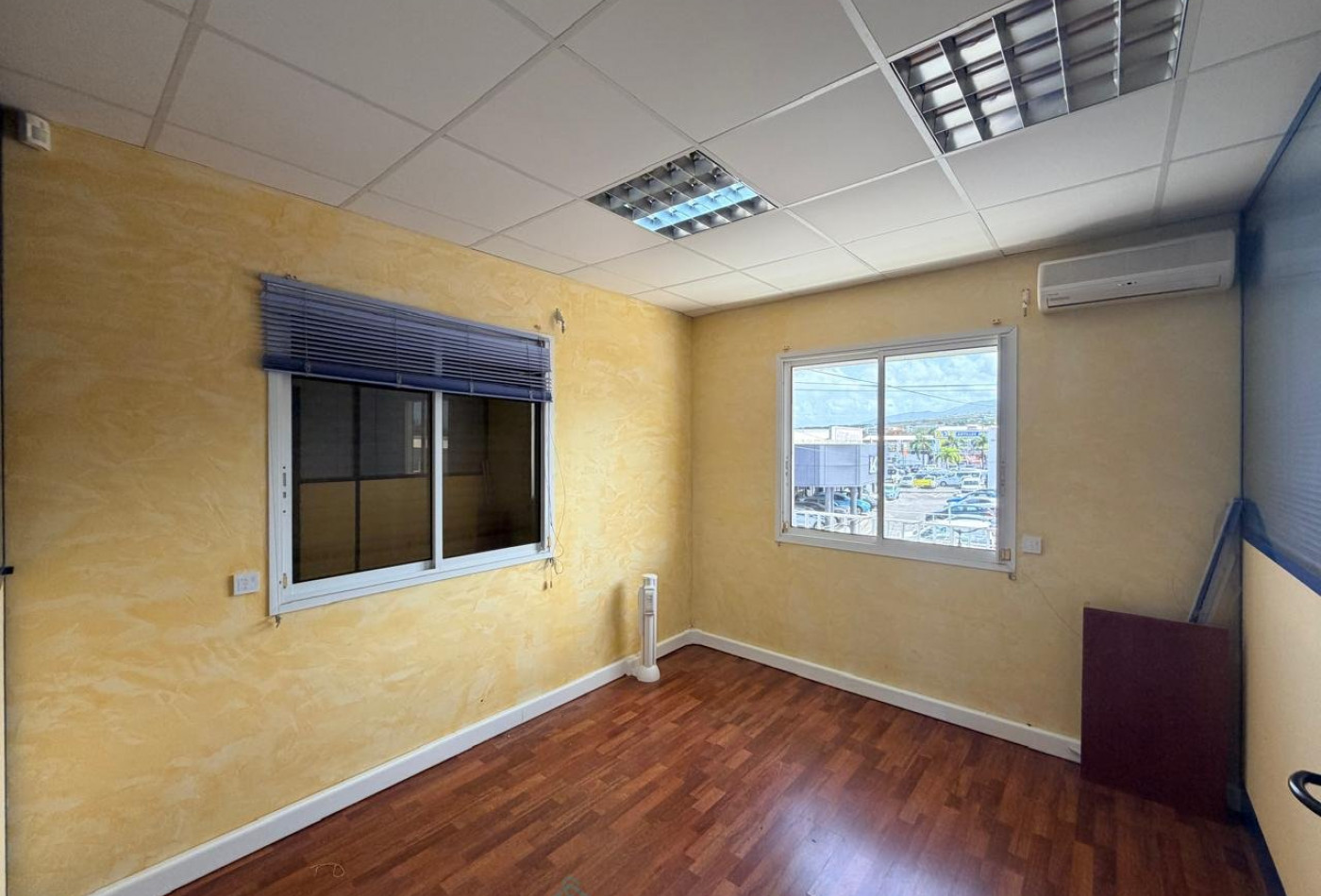 vente Bureau Baillif - Photo 5