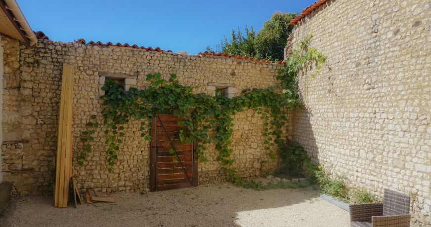 vente Corps de ferme Nonac