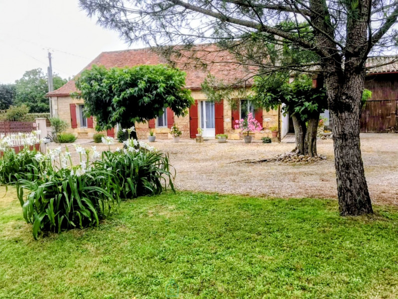 vente Ensemble immobilier Saint Pierre D'eyraud - Photo 2