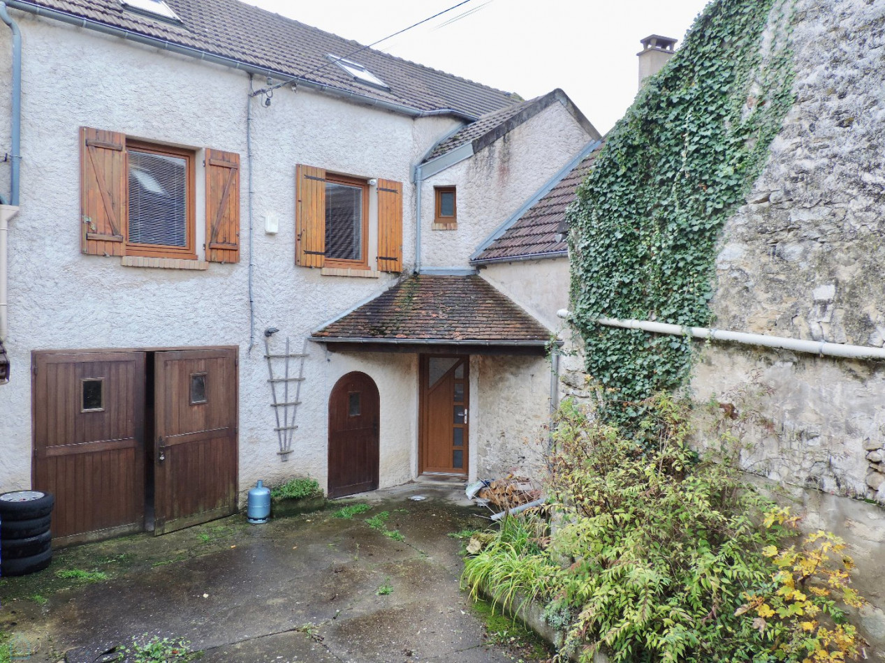 Vente maison Fontenay saint pere, 115m² 260m² 5 pièces 235 000€ Vente maison Fontenay saint pere, 115m² 260m² 5 pièces 235 000€