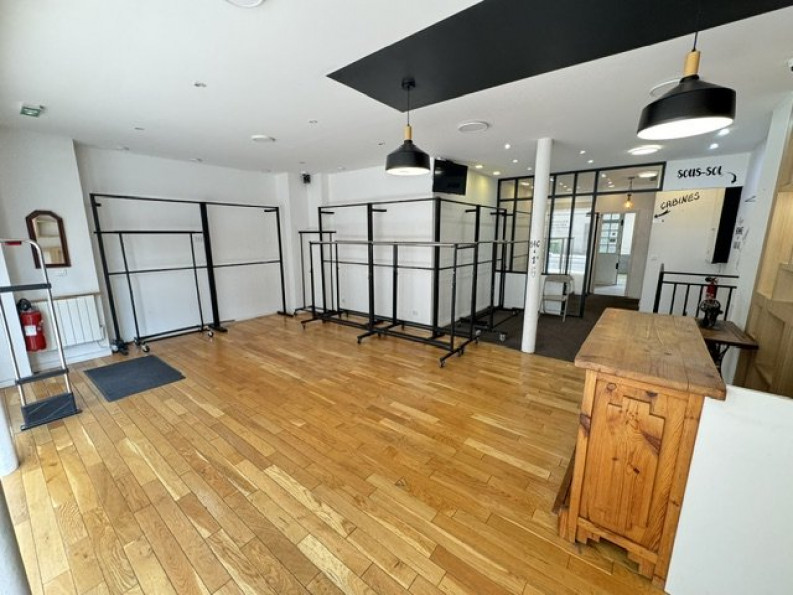 location Local commercial Paris 15eme Arrondissement - Photo 7