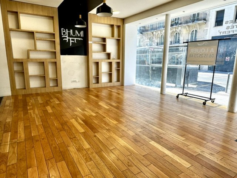 location Local commercial Paris 15eme Arrondissement - Photo 2