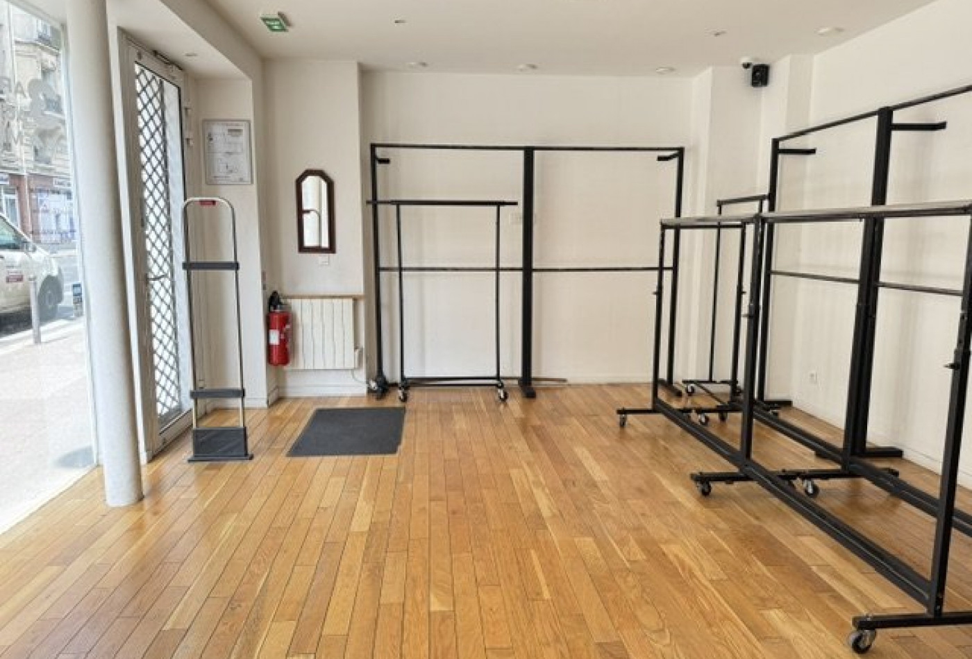 location Local commercial Paris 15eme Arrondissement - Photo 3