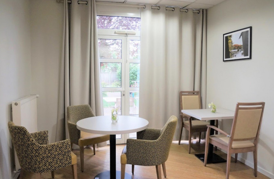 vente Résidence ehpad Sathonay Camp - Photo 2