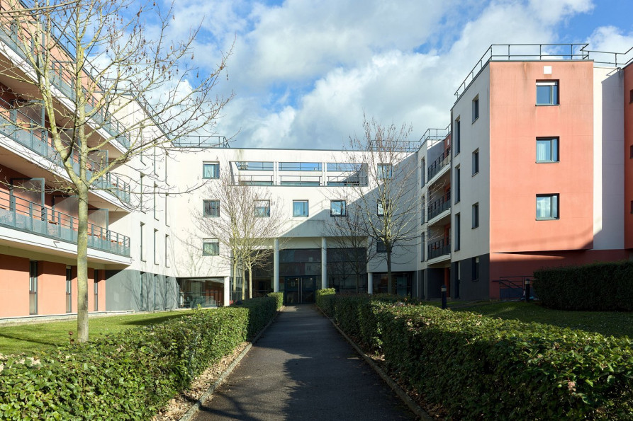 vente Résidence affaires Saint Cyr L'ecole - Photo 1