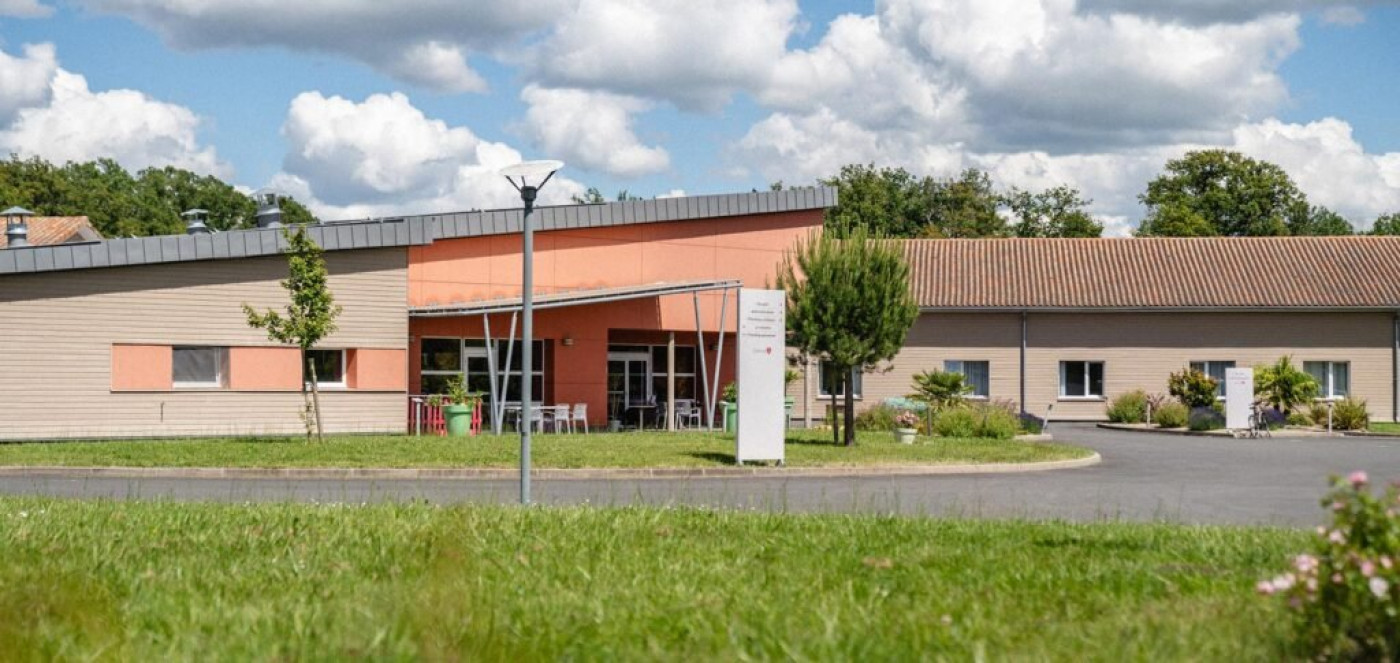 vente Résidence ehpad Lathus Saint Remy - Photo 1