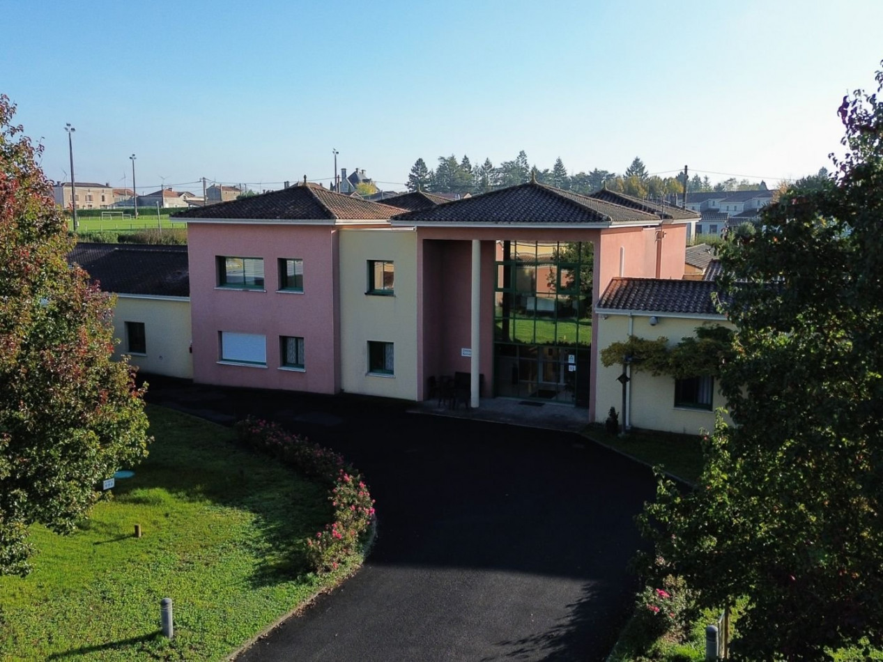 vente Résidence ehpad Saint Angeau - Photo 7