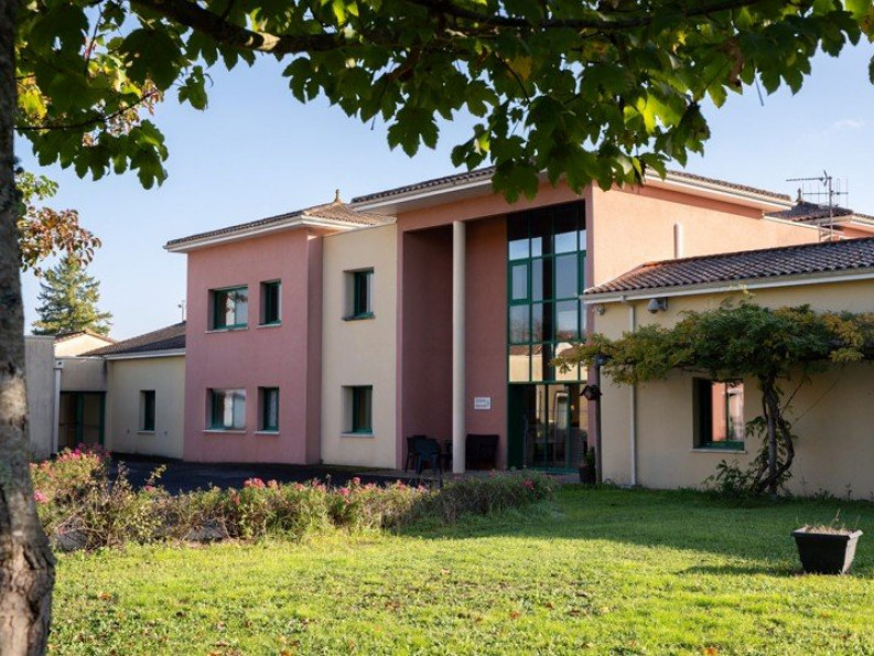 vente Résidence ehpad Saint Angeau - Photo 1