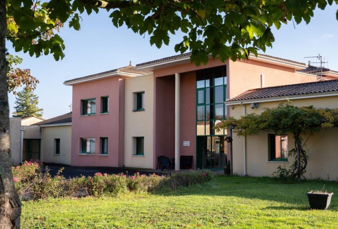 vente Résidence ehpad Saint Angeau - Photo 1