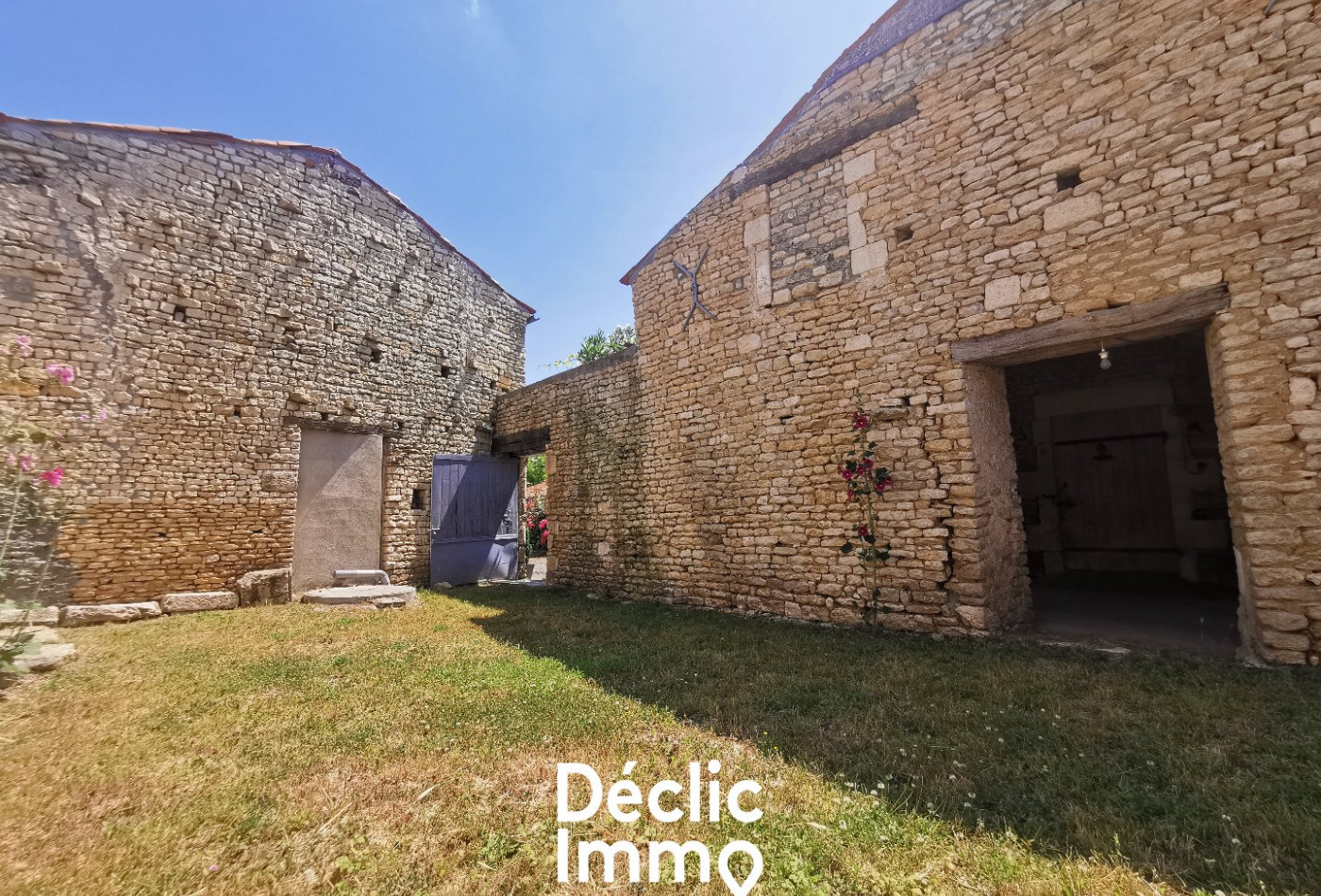 vente Maison à rénover Saint Pierre Le Vieux - Photo 8