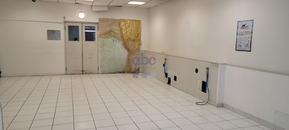 location Local commercial Albi - Photo 2