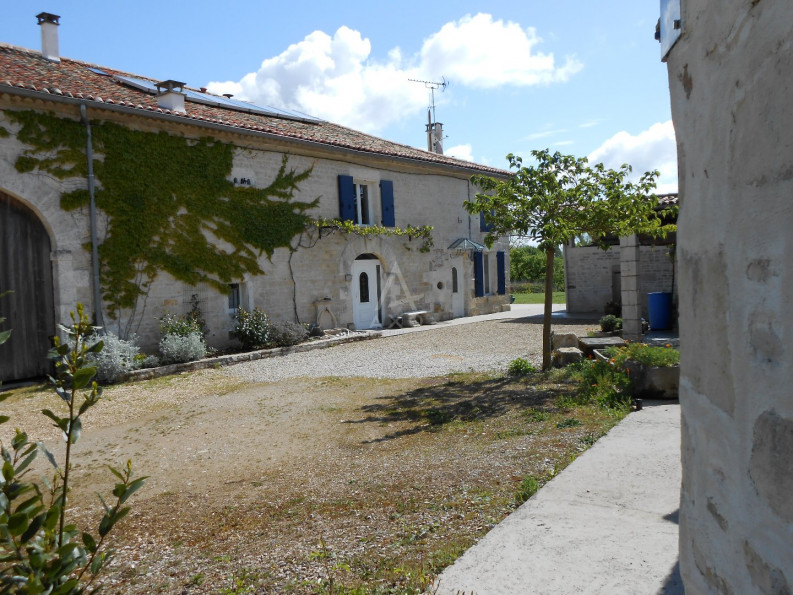 vente Maison Puyreaux - Photo 1
