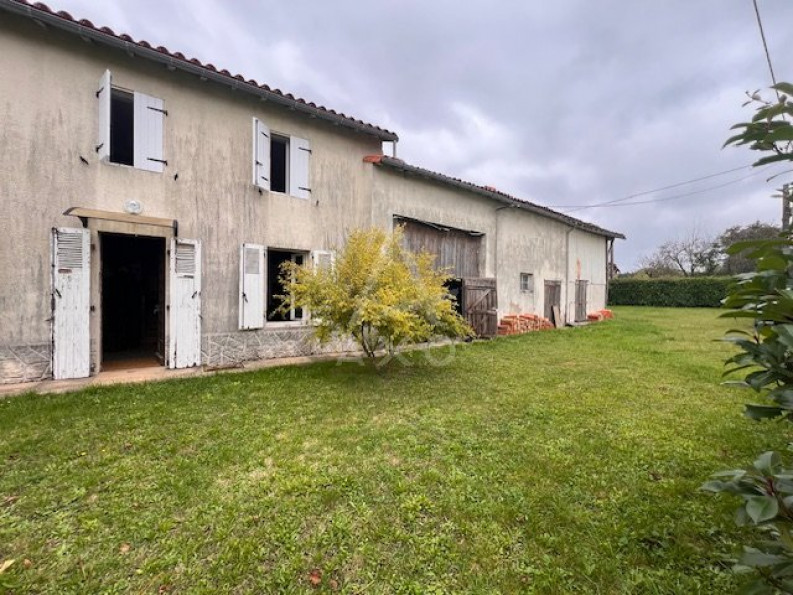 vente Maison à rénover Limalonges - Photo 1
