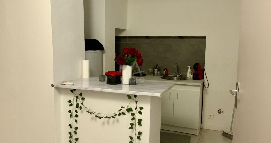 location Local commercial Nimes