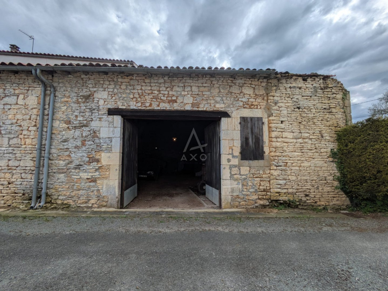 vente Garage Saint Hilaire De Villefranche - Photo 1