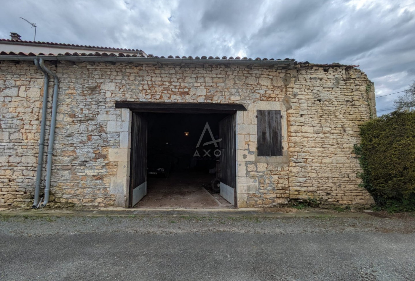 vente Garage Saint Hilaire De Villefranche - Photo 1