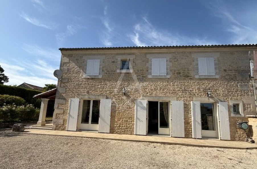 vente Maison bourgeoise Hiersac - Photo 1