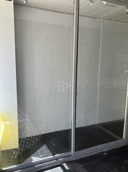 location Local commercial Saint Raphael - Photo 2