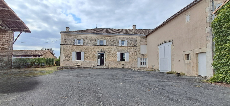 vente Maison en pierre Ruffec - Photo 2