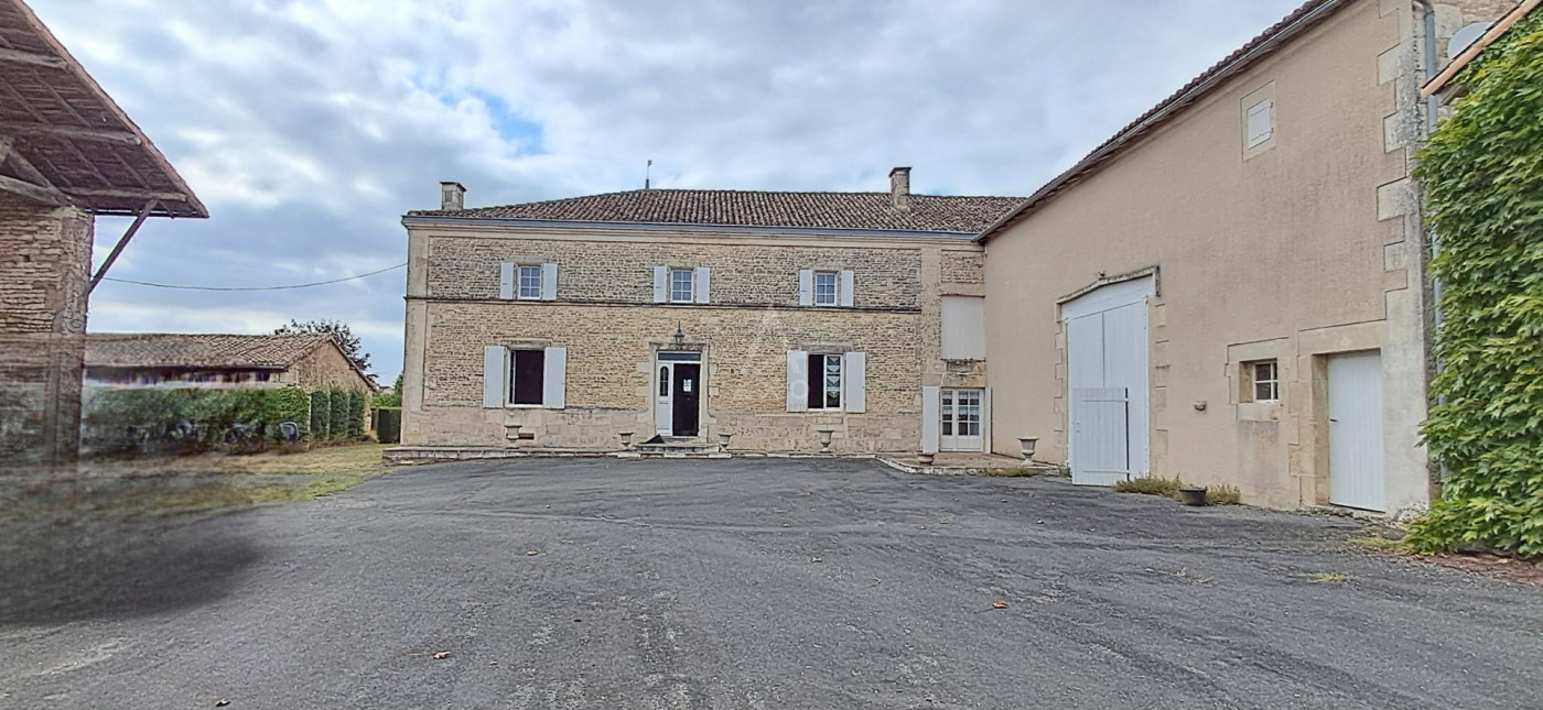 vente Maison en pierre Ruffec - Photo 2