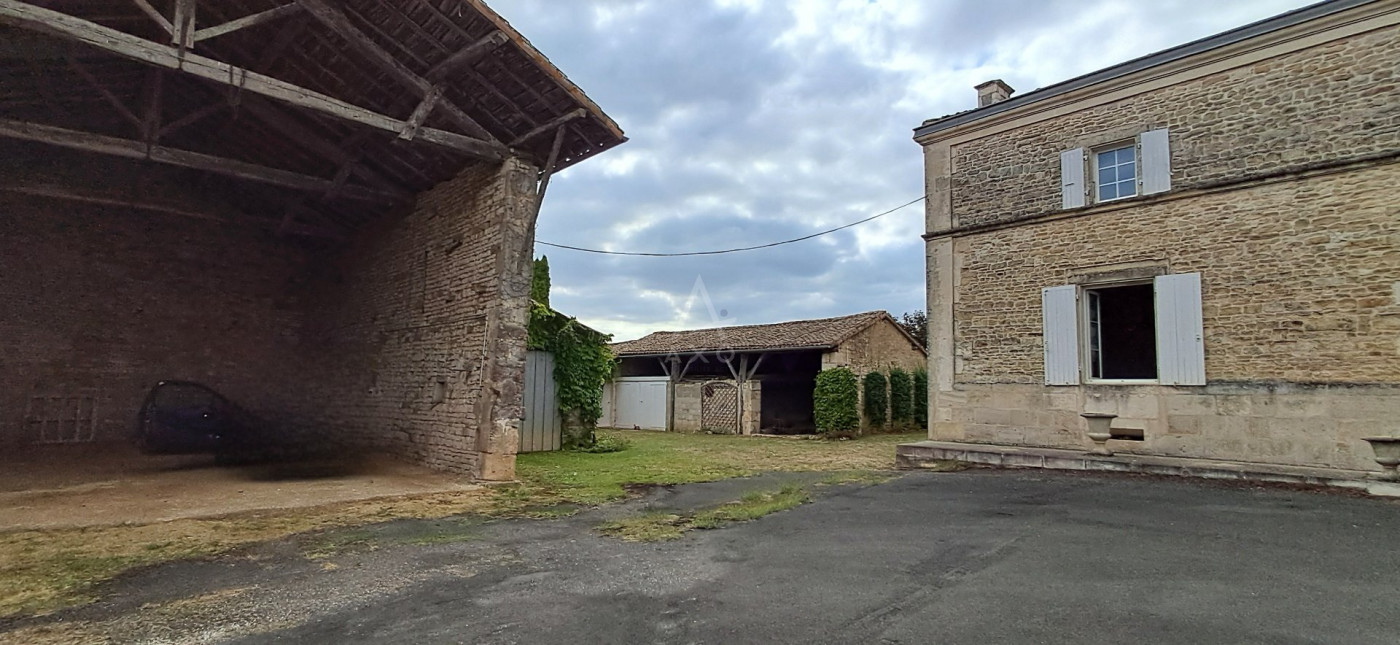 vente Maison en pierre Ruffec - Photo 13