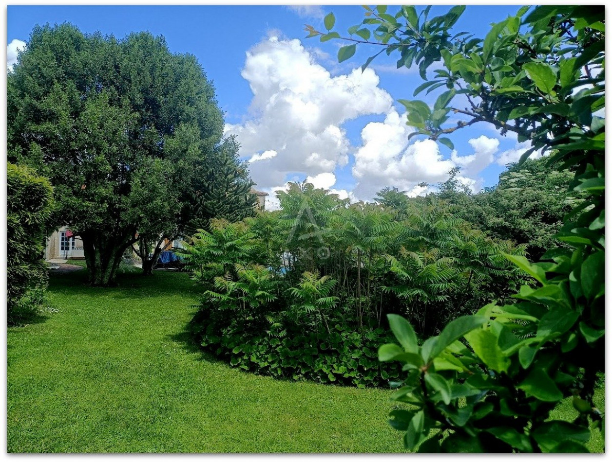 sale Maison de caractère Tourriers - Photo 3