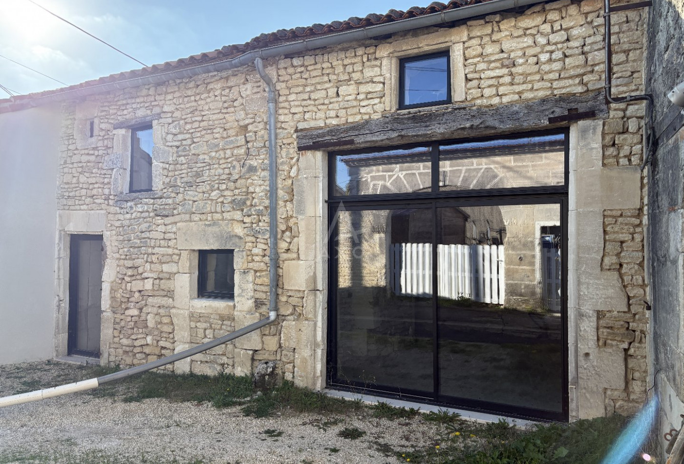 vente Maison en pierre Hiersac - Photo 1