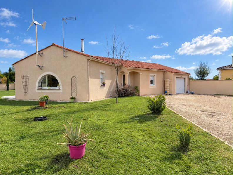 vente Maison individuelle Rouillac - Photo 1