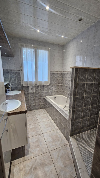 vente Maison Villegouge - Photo 10