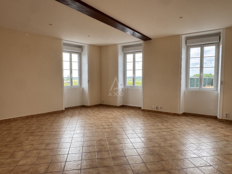 location Maison en pierre Criteuil La Magdeleine - Photo 2