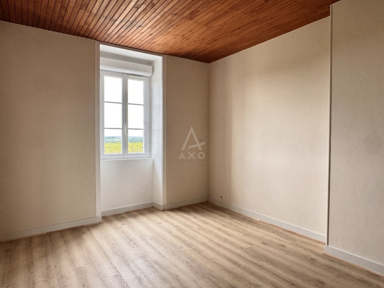 location Maison en pierre Criteuil La Magdeleine - Photo 8