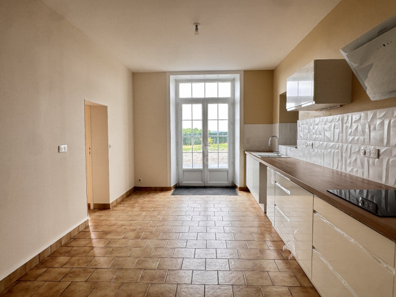 location Maison en pierre Criteuil La Magdeleine - Photo 5