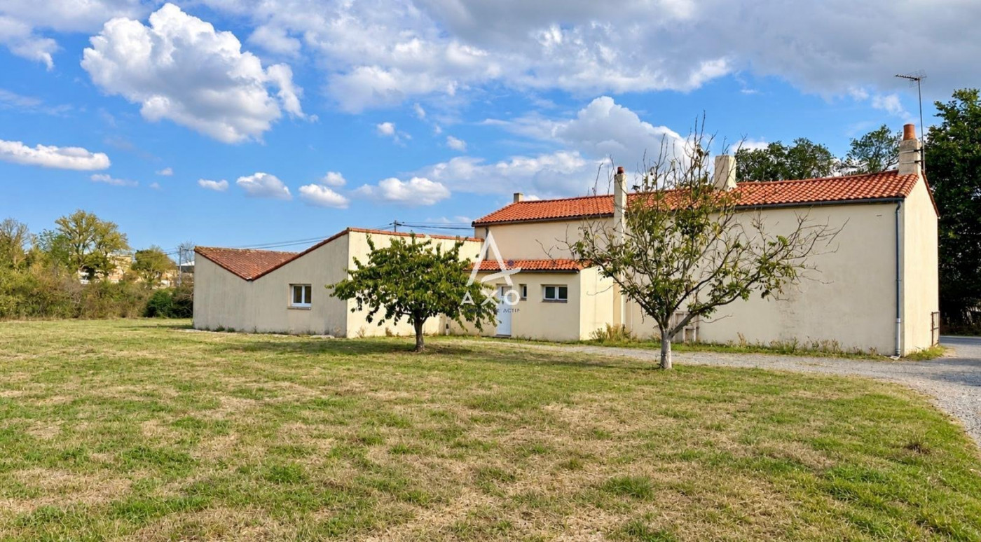 vente Maison Les Landes Genusson - Photo 1